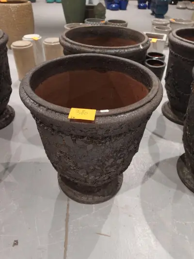 2x Vorstvrije terracotta bloempot – kavel bij Openbare Verkopen, Waregem