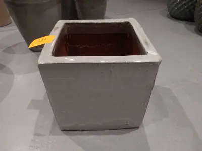 Vorstvrije terracotta bloempot – kavel bij Openbare Verkopen, Waregem