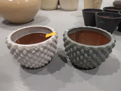 2x Vorstvrije terracotta bloempot – kavel bij Openbare Verkopen, Waregem