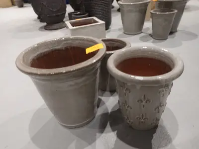 3x Vorstvrije terracotta bloempot – kavel bij Openbare Verkopen, Waregem