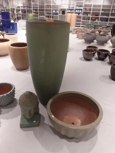 2x Vorstvrije terracotta bloempot – kavel bij Openbare Verkopen, Waregem