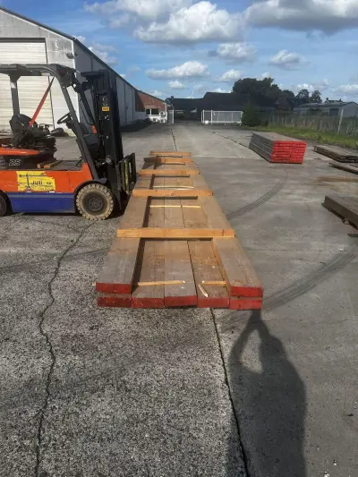 7x Houten balk Oregon – kavel bij Openbare Verkopen, Zele