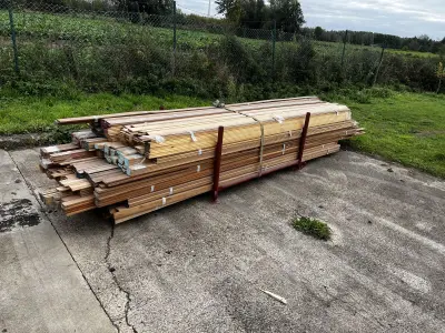 Partij houten planken – kavel bij Openbare Verkopen, Zele