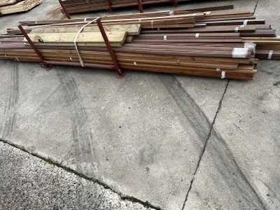 Partij houten planken – kavel bij Openbare Verkopen, Zele