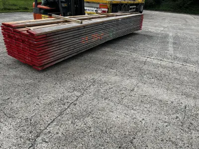 70 x Houten plank Douglas – kavel bij Openbare Verkopen, Zele
