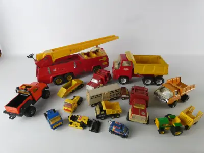 Set vintage Tonka speelgoed vrachtwagens en voertuigen – kavel bij De Kringwinkel, Heverlee
