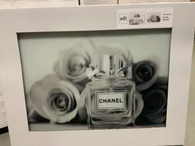 Glasschilderij Chanel parfum fles 60x80cm zwart wit – kavel bij XL Auctions