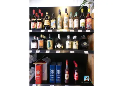 Set met flessen sterke drank en likeuren – kavel bij Clicpublic
