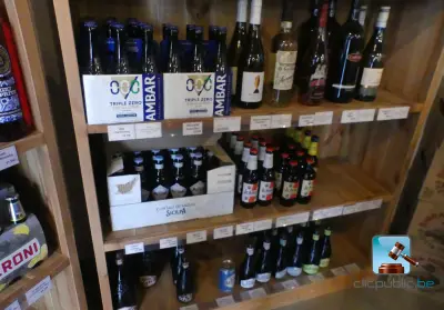 Set met wijn- en bierflessen – kavel bij Clicpublic