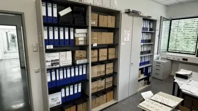 5590.24 => 3 Aktenregale mit insgesamt 1 Aktenschrank - Abholung nach Freigabe − – kavel bij VENTA Industrieversteigerungen, Hagen