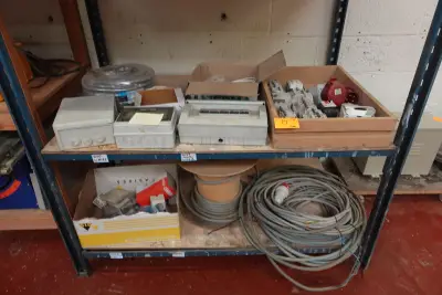 Partij diverse elektrisch installatiemateriaal – kavel bij Openbare Verkopen, Desselgem