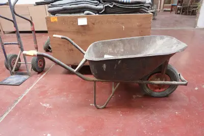 Metalen kruiwagen – kavel bij Openbare Verkopen, Desselgem