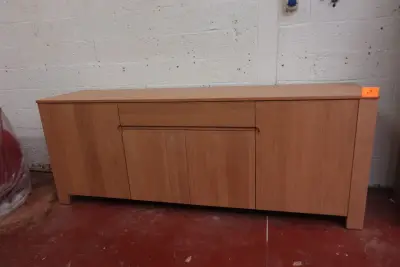 Massieve eiken dressoir – kavel bij Openbare Verkopen, Desselgem