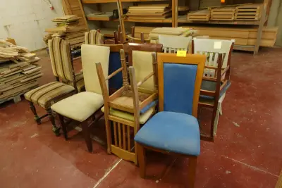 Partij diverse stoelen – kavel bij Openbare Verkopen, Desselgem