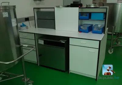 Partij laboratoriummeubilair – kavel bij Clicpublic, Aywaille