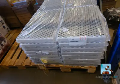 Set van containers – kavel bij Clicpublic