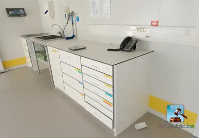Partij laboratoriummeubilair – kavel bij Clicpublic