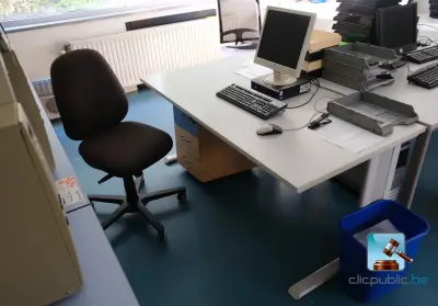 Kantoormeubelset met inhoud – kavel bij Clicpublic, Aywaille