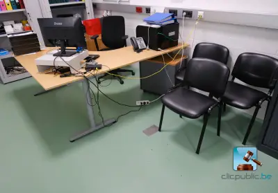 Partij kantoormeubilair met IT – kavel bij Clicpublic, Aywaille
