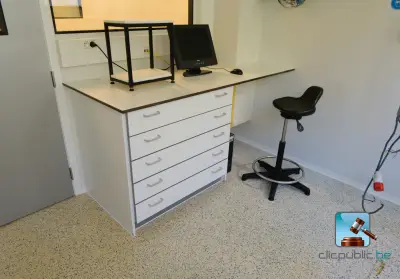 Laboratoriummeubilair met scherm – kavel bij Clicpublic