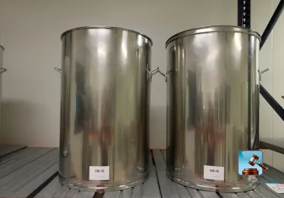 Set roestvrijstalen tanks – kavel bij Clicpublic