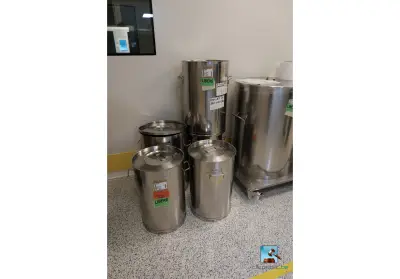 Set roestvrijstalen tanks – kavel bij Clicpublic