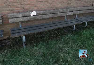Set buitenbanken – kavel bij Clicpublic
