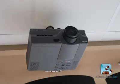 LCD-beamer met scherm – kavel bij Clicpublic