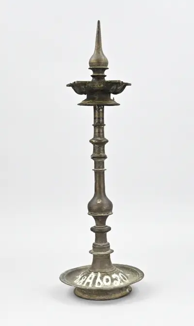 Oosterse olielamp, H 53 cm – kavel bij Twents Veilinghuis