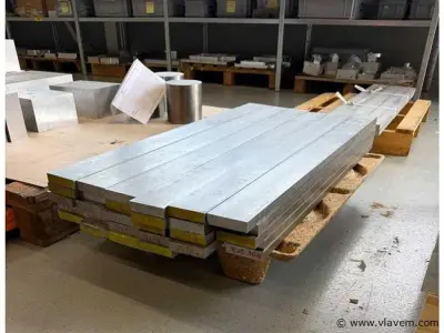 RVS strips – kavel bij Vlavem