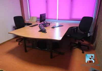 Partij kantoormeubilair met IT – kavel bij Clicpublic, Aywaille