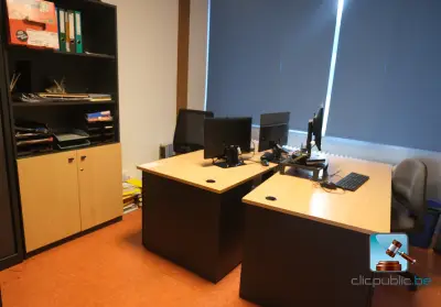 Partij kantoormeubilair met IT – kavel bij Clicpublic, Aywaille