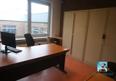 Partij kantoormeubilair met IT – kavel bij Clicpublic, Aywaille