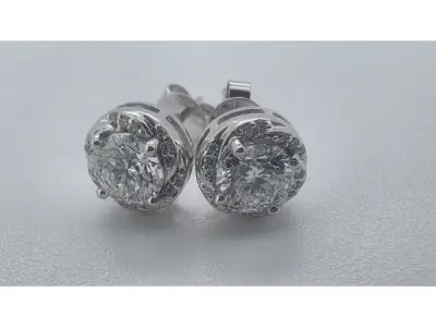 Wit gouden oorbellen met diamant 2 x 0,50 crt ( IGI ) – kavel bij XL Auctions