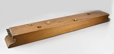 Oud Oosters snaar-instrument – kavel bij Twents Veilinghuis