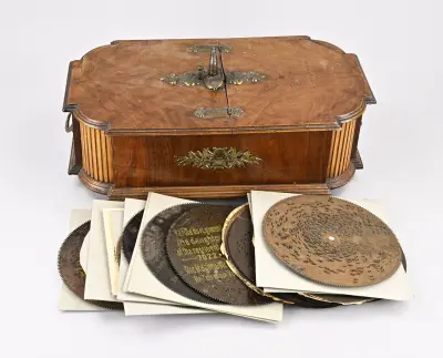 Antieke speeldoos + speelplaten, 1890 – kavel bij Twents Veilinghuis
