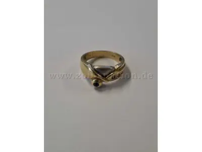 1 Goldring mit Saphir und drei klaren Steinen – 585er Gold – kavel bij Zoll-Auktion, Reutlingen