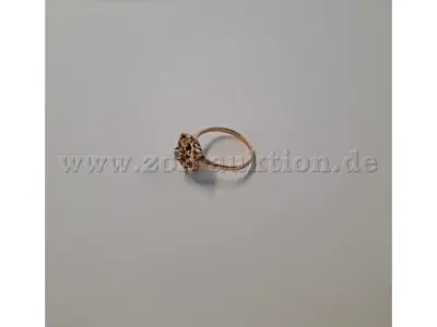 1 Goldring mit Ornamentverzierung und klarem Stein – 750er Gold – kavel bij Zoll-Auktion, Reutlingen
