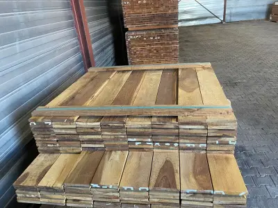 Ca. 132x Guyana Ipé Planken Geschaafd Country Grade, 18x140mm, lengte 78/100cm, 54/150cm – kavel bij Onlineveilingmeester