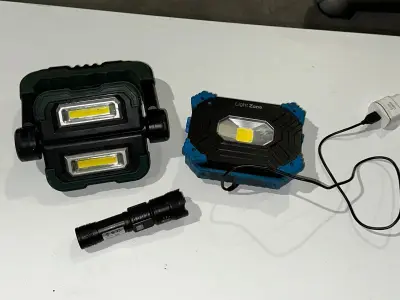 Een zaklamp + 2 werklampen – kavel bij Auctionline, Anderlecht