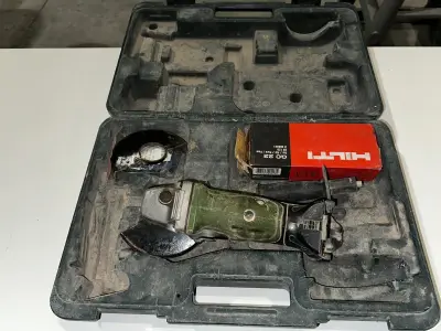 Een HITACHI-slijpmachine in een koffer (zonder accu) – kavel bij Auctionline, Anderlecht