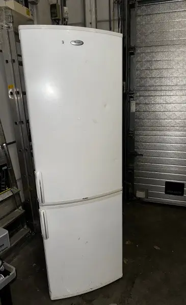 Een WHIRLPOOL-koelkast met vriesvak – kavel bij Auctionline, Anderlecht