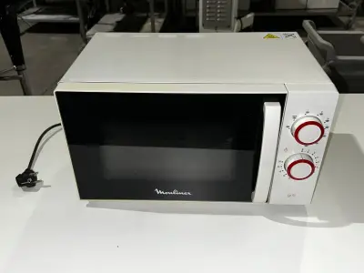 Een MOULINEX-magnetron – kavel bij Auctionline, Anderlecht