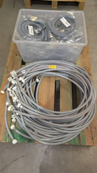 Een set slangen en bochten voor wasmachines/vaatwassers – kavel bij Auctionline, Anderlecht