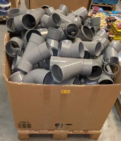Een partij PVC-bochten en -eindstukken – kavel bij Auctionline, Anderlecht