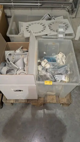 Een partij deksels voor riolering en sanitair – kavel bij Auctionline, Anderlecht