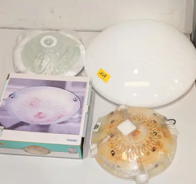 Een set van 5 plafondlampen – kavel bij Auctionline, Anderlecht