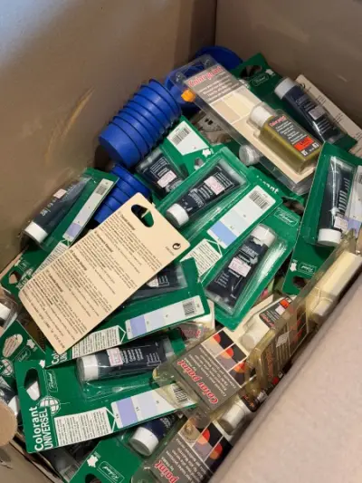 Een partij universele verfkleurstof – kavel bij Auctionline, Anderlecht