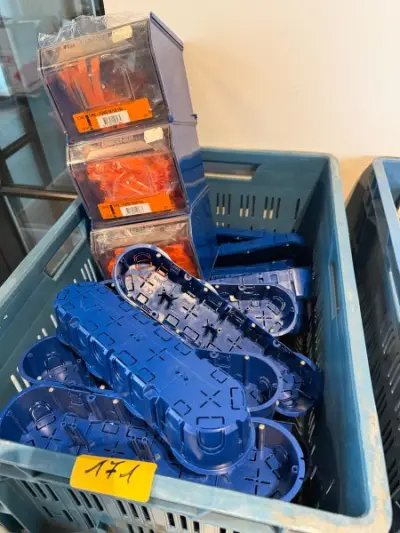 Een partij blokjes en bevestigingsmiddelen – kavel bij Auctionline, Anderlecht