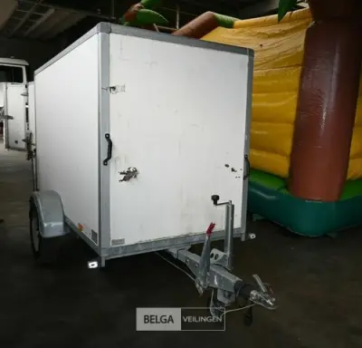 Gesloten aanhangwagen SARIS – kavel bij Belga Veilingen